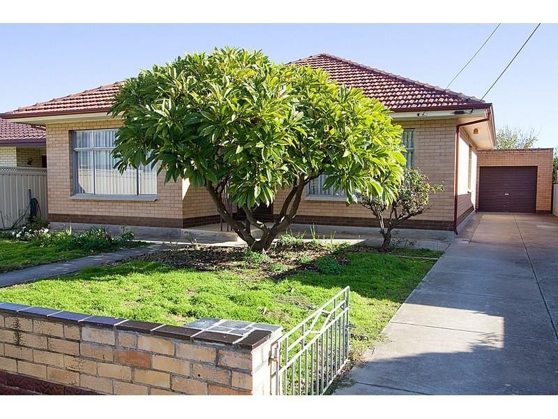 16 Fourth Avenue, Seaton SA 5023