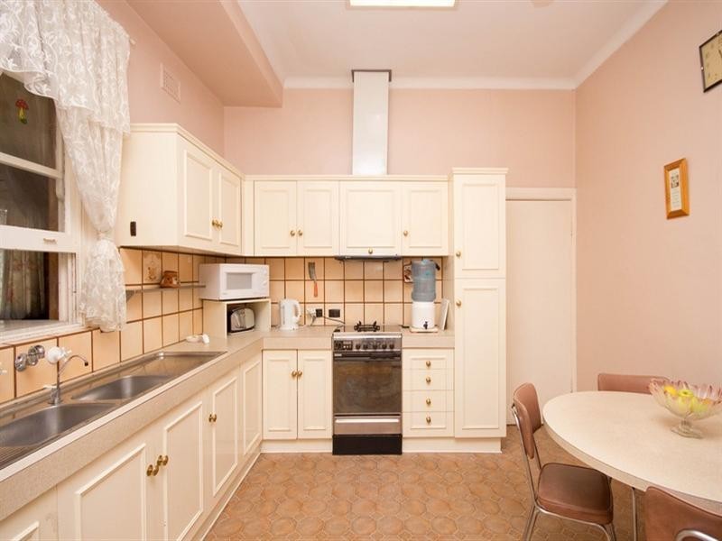 2 Price Weir Avenue, Allenby Gardens SA 5009