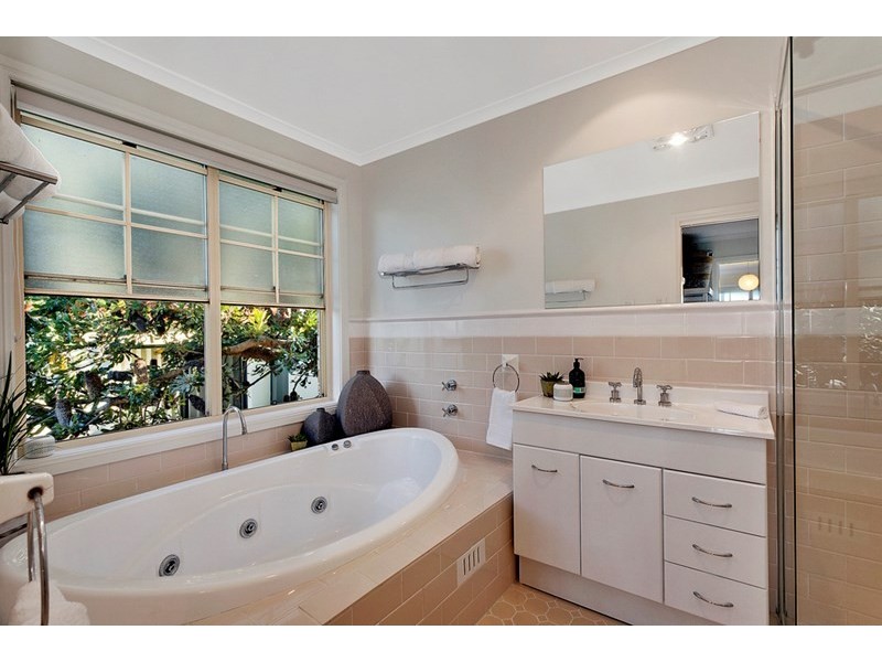 11 Lady Penrhyn Drive, Beacon Hill NSW 2100