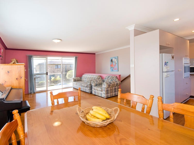 2/90 Warringah Road, Narraweena NSW 2099