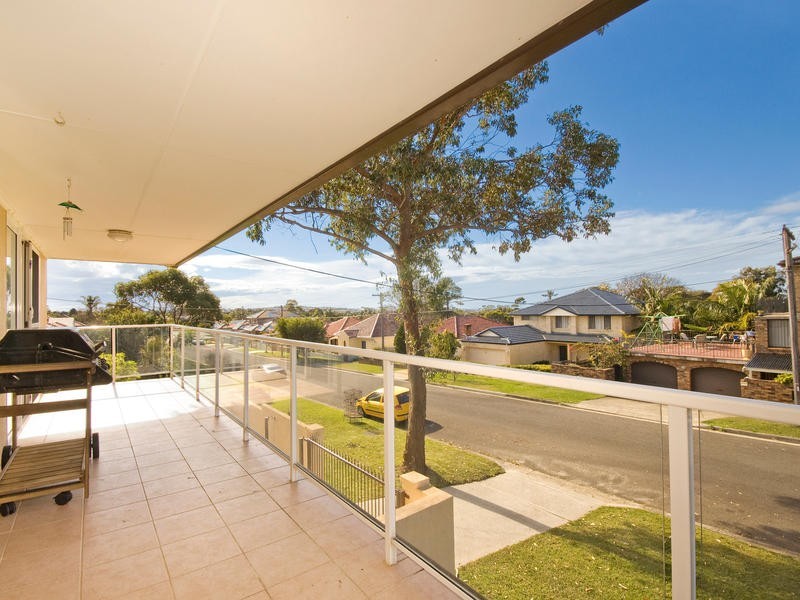 2/90 Warringah Road, Narraweena NSW 2099
