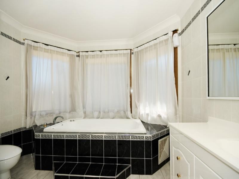 21 Tallowood Way, Frenchs Forest NSW 2086