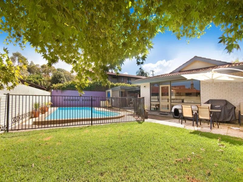 1 Stratford Drive, Belrose NSW 2085
