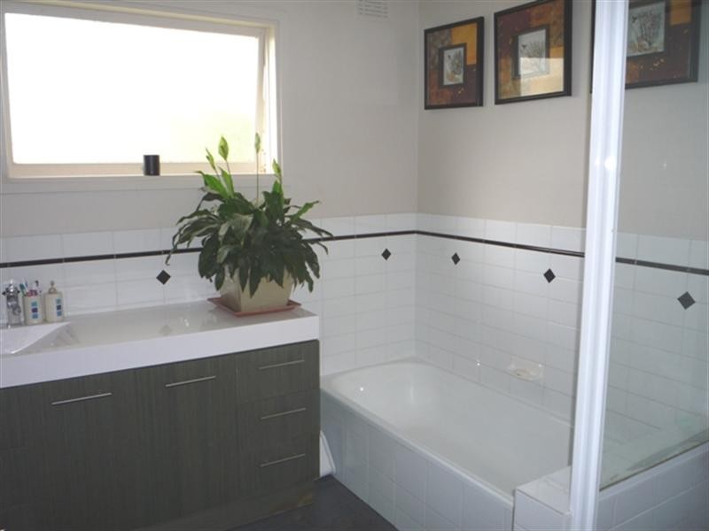 1 Lockhart Place, Belrose NSW 2085