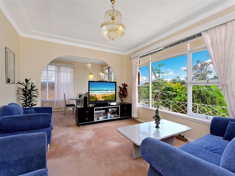 13 Poulton Parade, Frenchs Forest NSW 2086