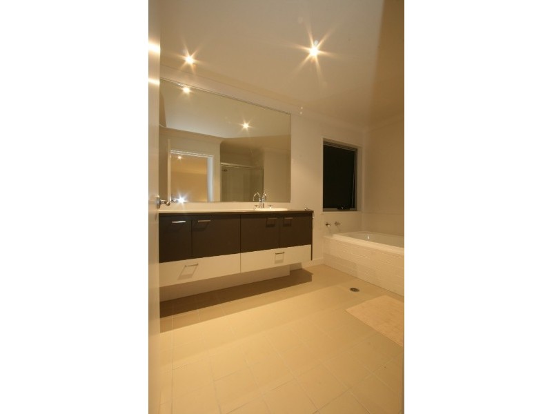 33 Village Circuit, Murarrie QLD 4172