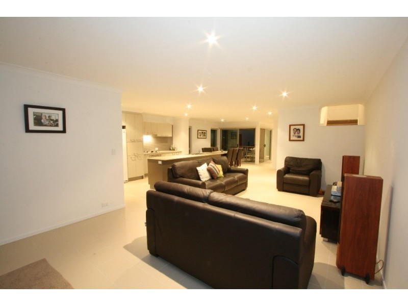 33 Village Circuit, Murarrie QLD 4172