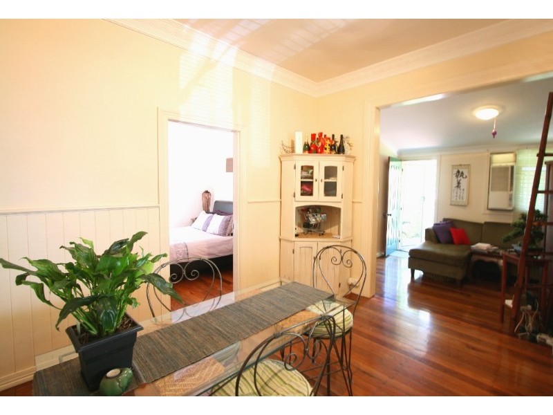 11 Moore Street, Morningside QLD 4170