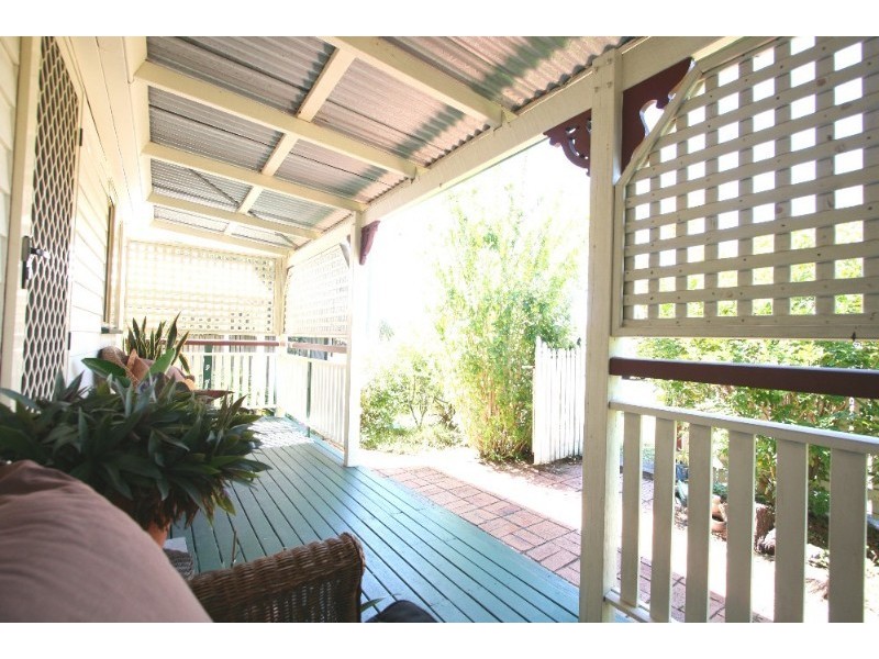 11 Moore Street, Morningside QLD 4170