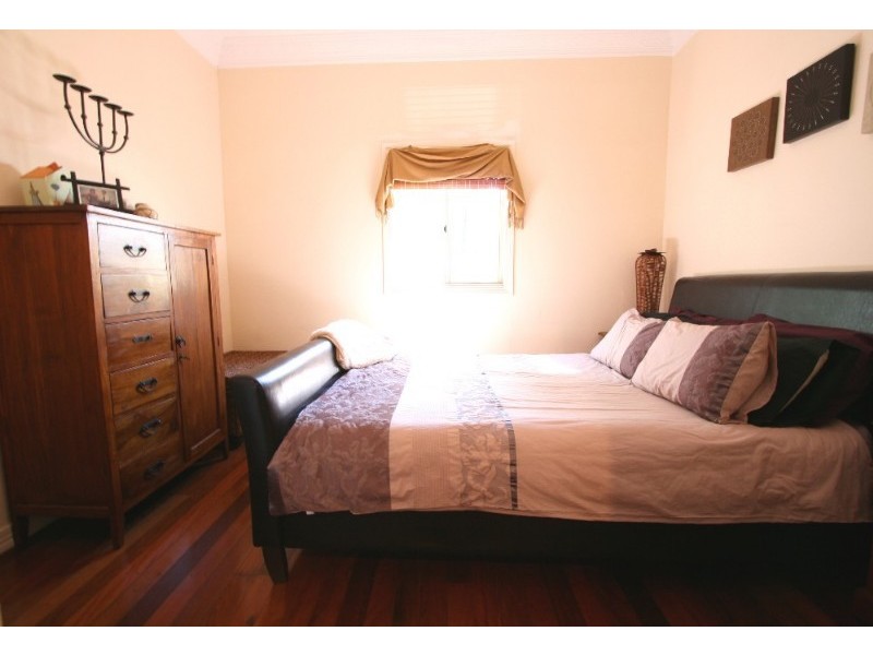 11 Moore Street, Morningside QLD 4170