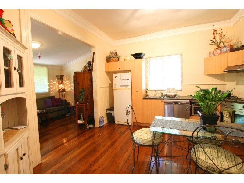 11 Moore Street, Morningside QLD 4170