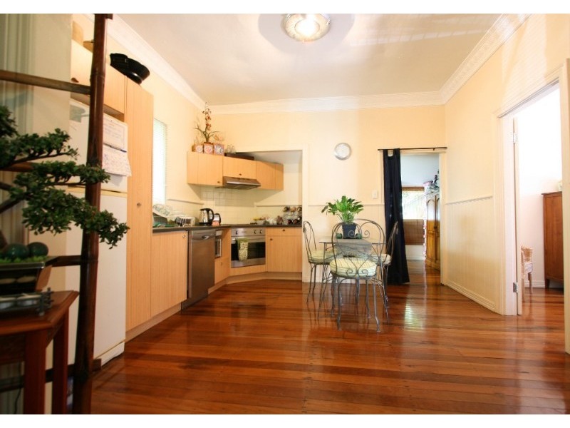 11 Moore Street, Morningside QLD 4170