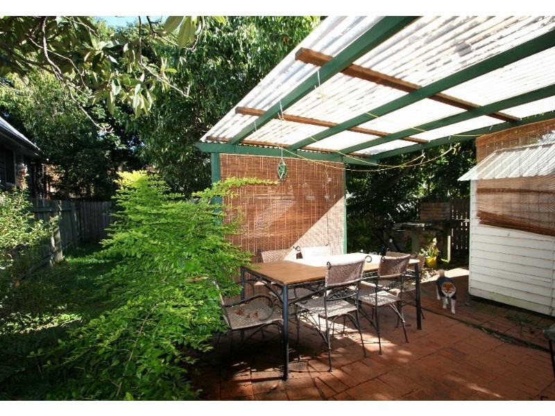 11 Moore Street, Morningside QLD 4170