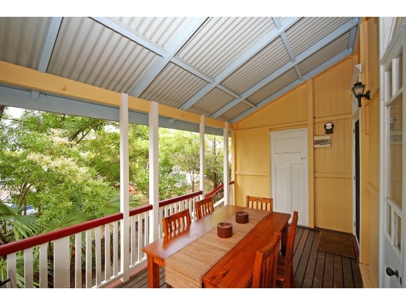 15 Fraser Street, Morningside QLD 4170