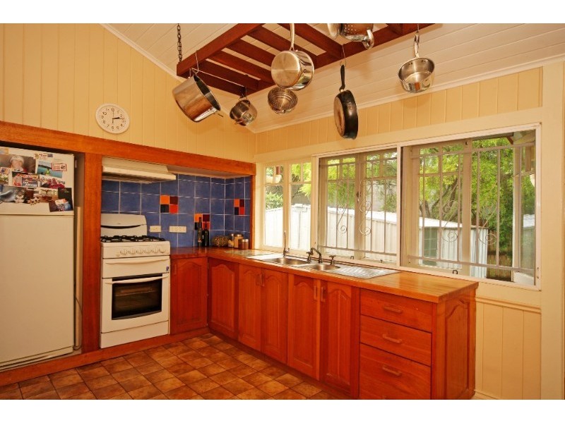 15 Fraser Street, Morningside QLD 4170