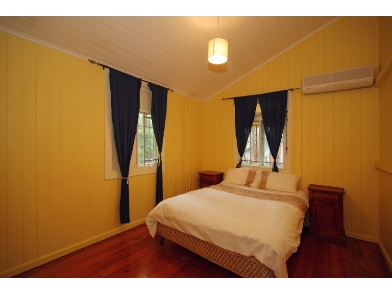 15 Fraser Street, Morningside QLD 4170