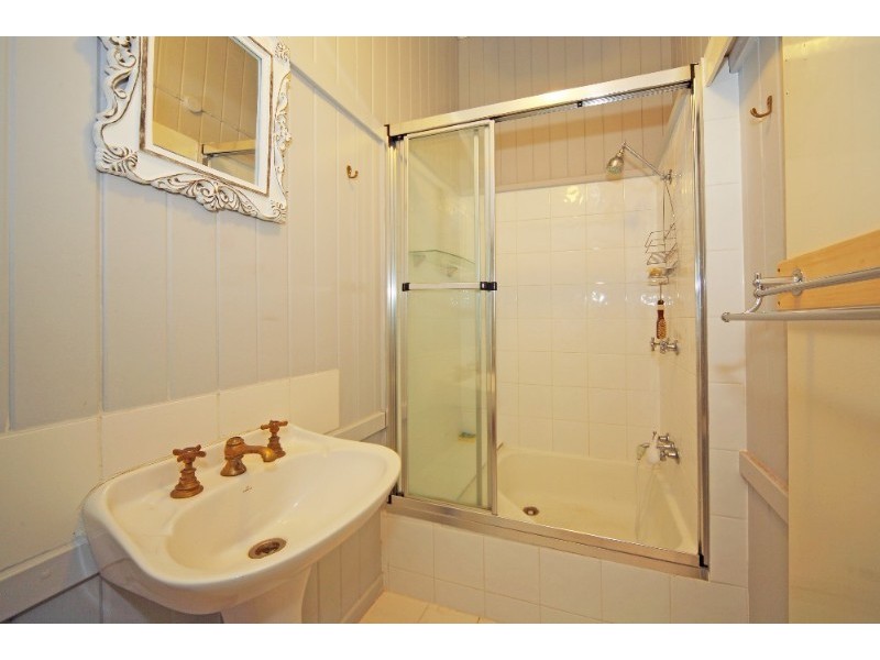 15 Fraser Street, Morningside QLD 4170