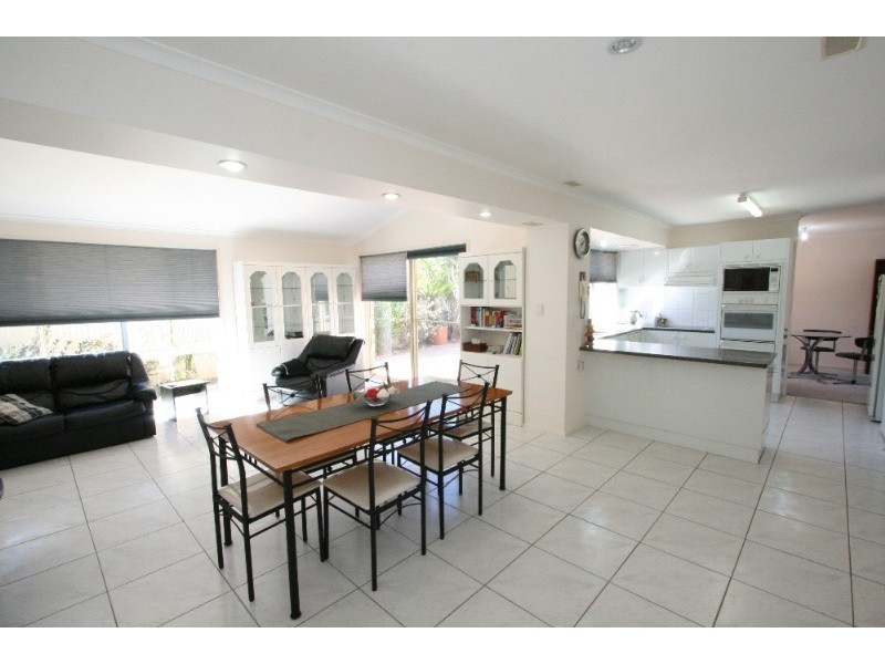 1 Benetti Close, Belmont QLD 4153