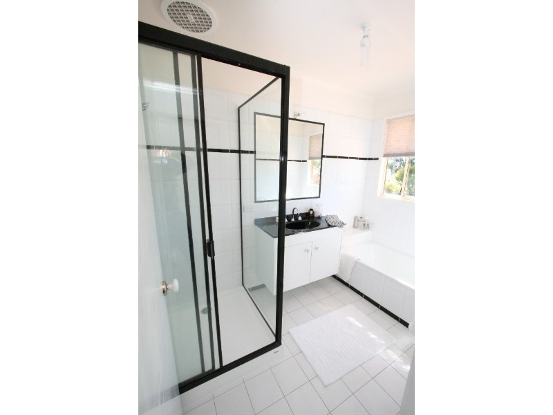 1 Benetti Close, Belmont QLD 4153