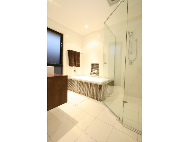 22 Greens Road, Coorparoo QLD 4151