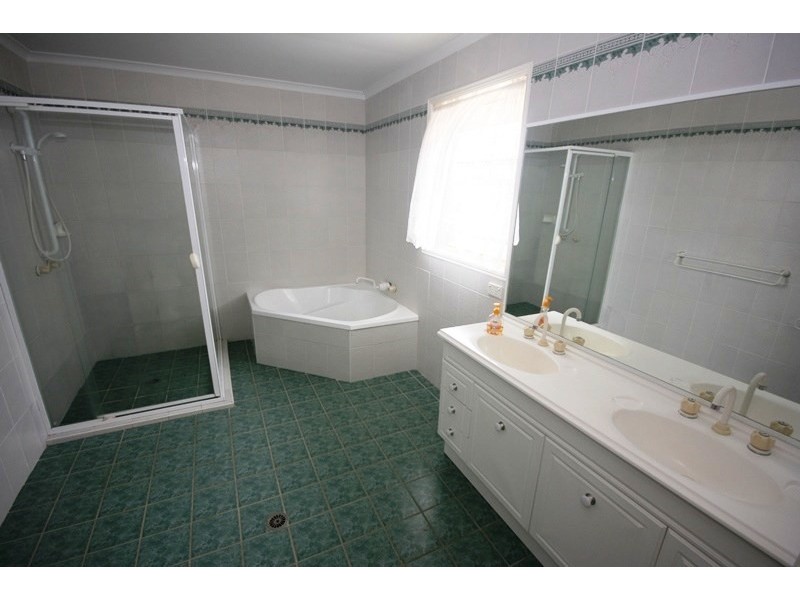 10 Lake Edgecombe Close, Junction Hill NSW 2460