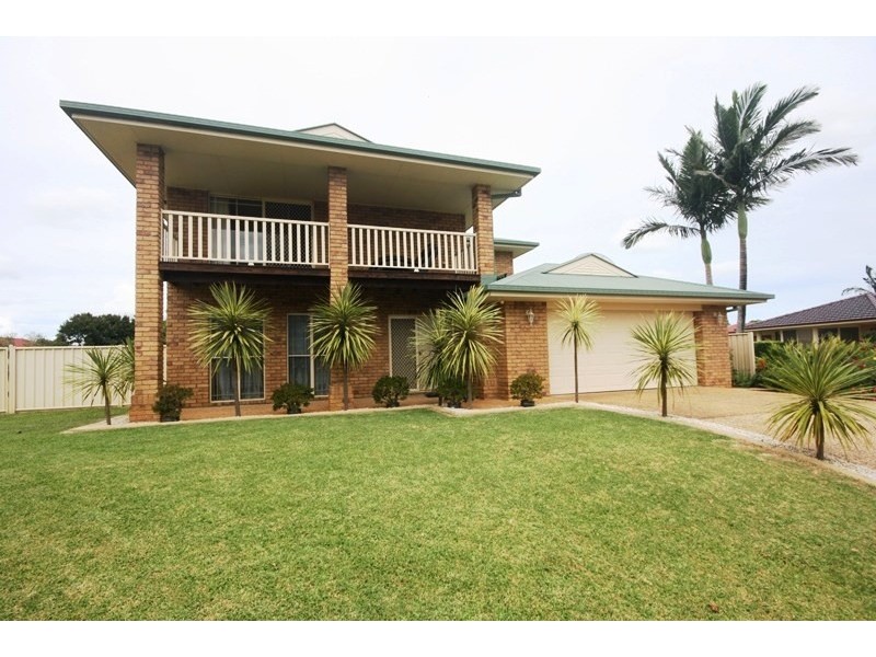 10 Lake Edgecombe Close, Grafton NSW 2460