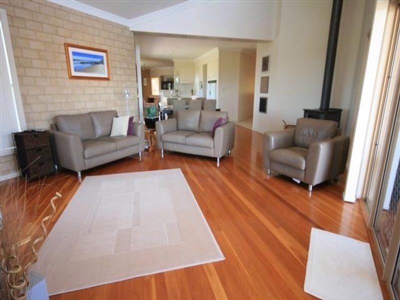 17 Lake Edgecombe Close, Junction Hill NSW 2460