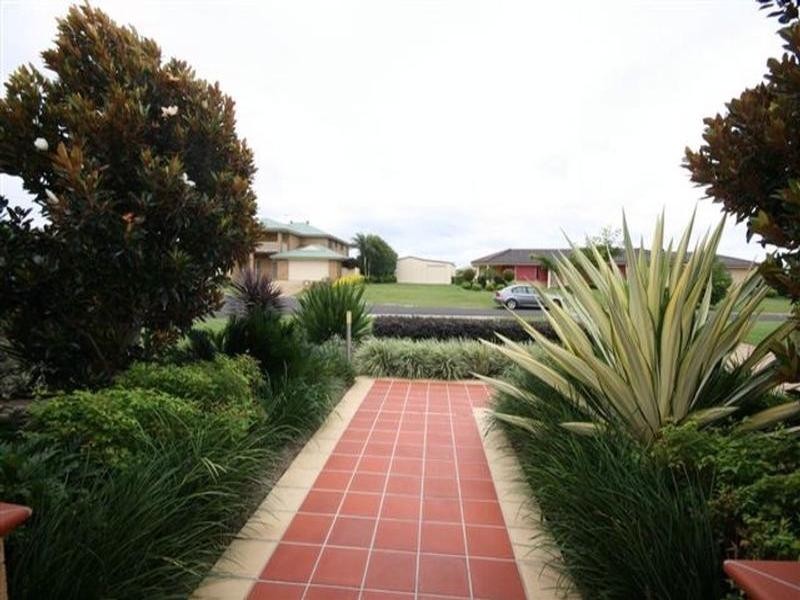 17 Lake Edgecombe Close, Junction Hill NSW 2460