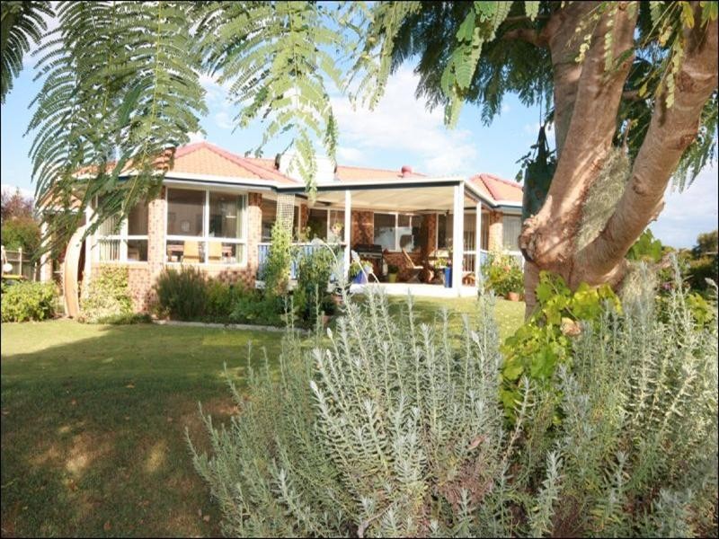 9 Lynhaven Crescent, Ulmarra NSW 2462