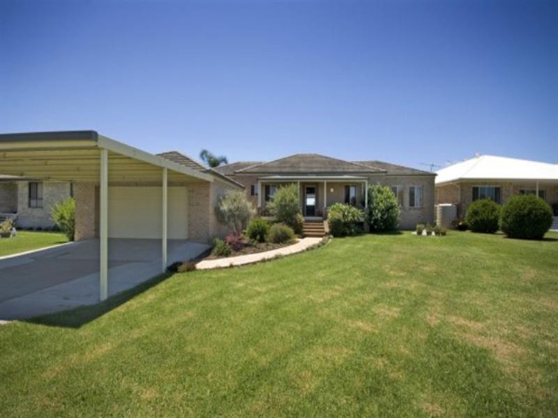 27 Lynhaven Crescent, Ulmarra NSW 2462
