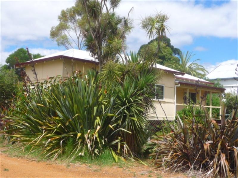 18 Albany Highway, Mount Barker WA 6324