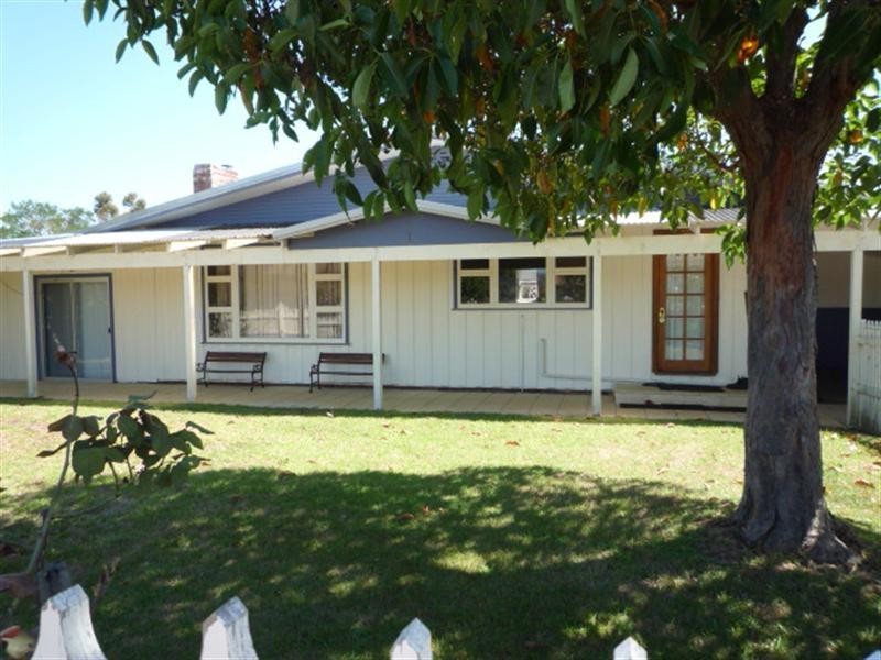 35 Deane Street, Mount Barker WA 6324