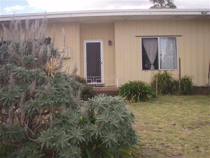 28 Deane Street, Mount Barker WA 6324