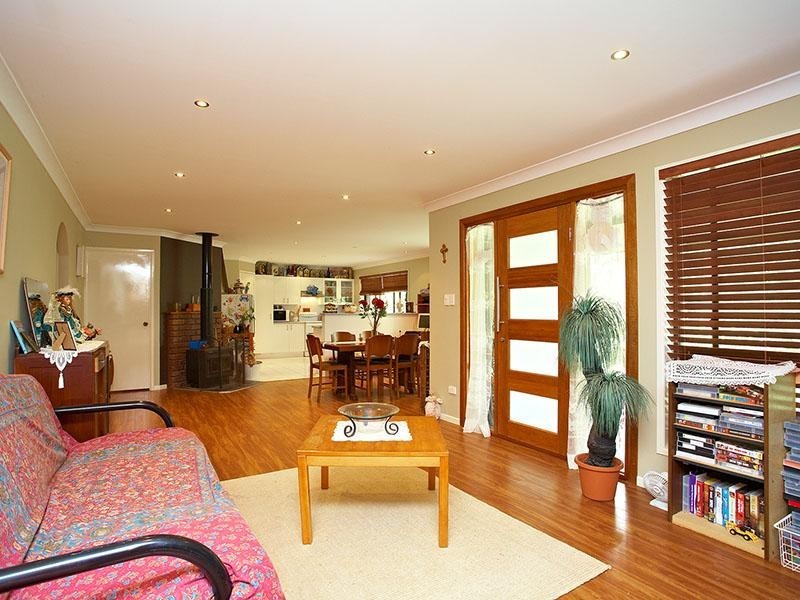 6 Benson Road, Mount Nebo QLD 4520