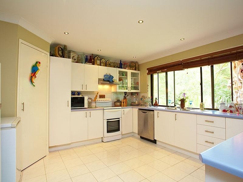 6 Benson Road, Mount Nebo QLD 4520