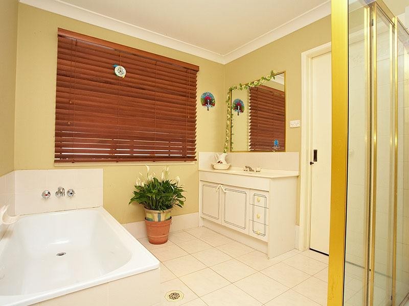 6 Benson Road, Mount Nebo QLD 4520