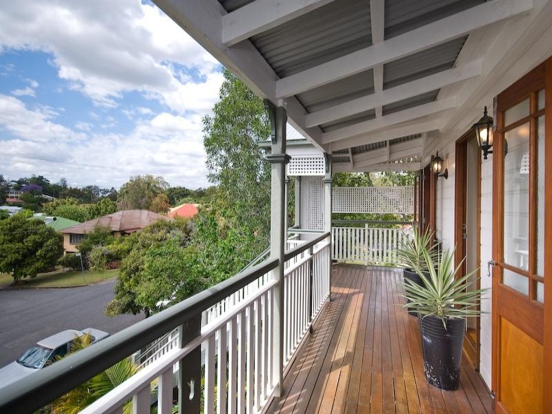 19 Morgan Terrace, Bardon QLD 4065