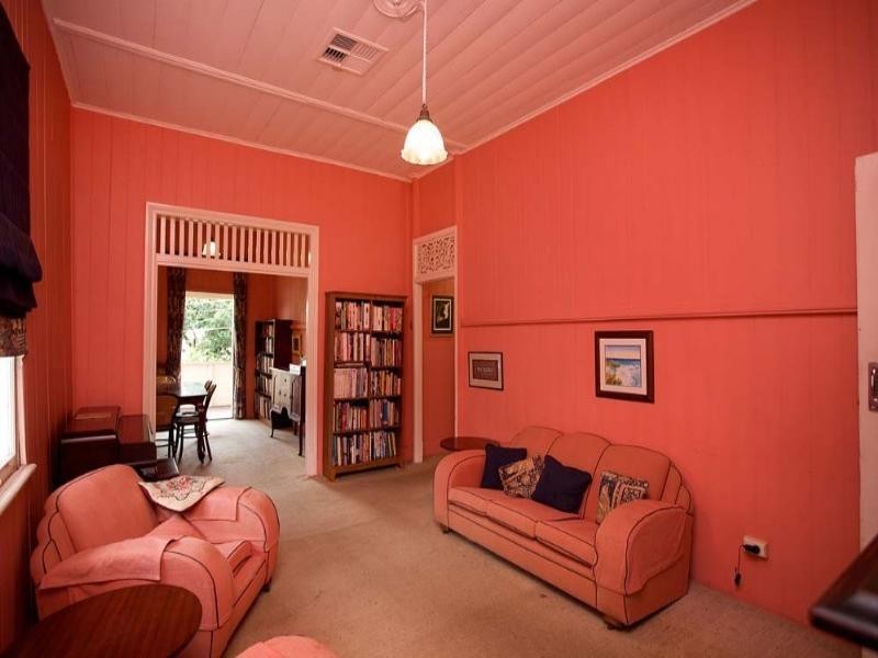 8 Barnsley Street, West End QLD 4101