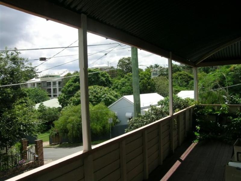 8 Barnsley Street, West End QLD 4101