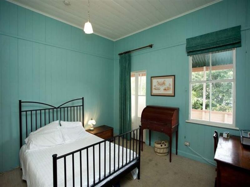 8 Barnsley Street, West End QLD 4101