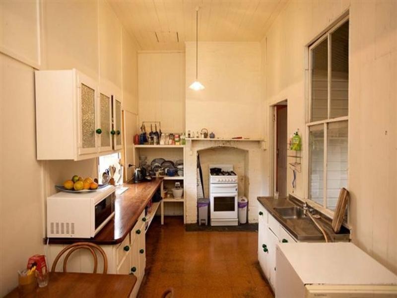 8 Barnsley Street, West End QLD 4101