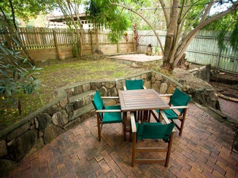 8 Barnsley Street, West End QLD 4101