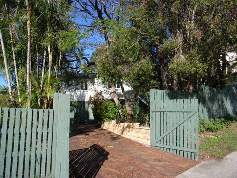 11 Lewin Street, Bardon QLD 4065