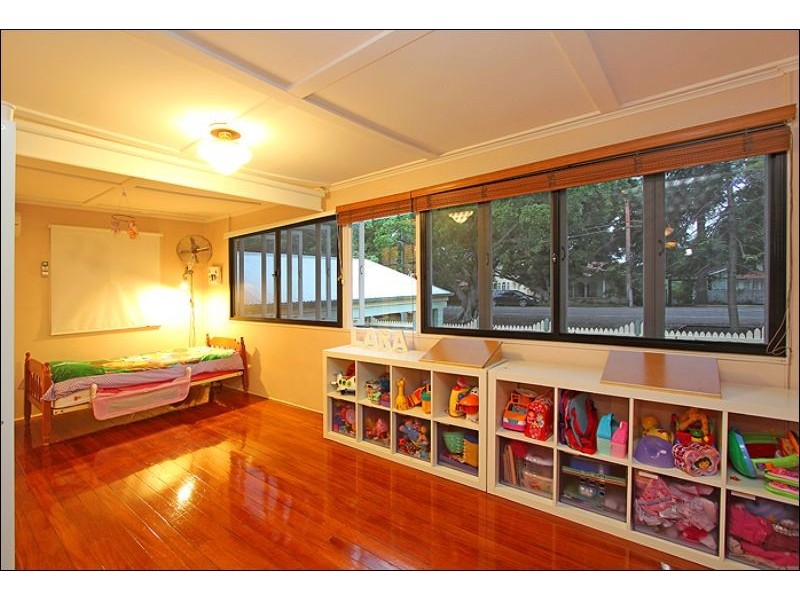 18 Glenlyon Drive, Ashgrove QLD 4060