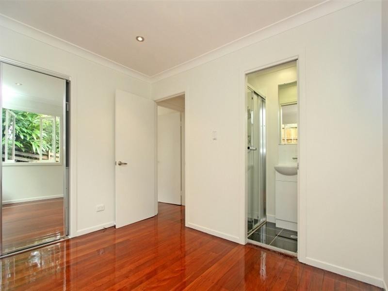 31 Kaye Street, Bardon QLD 4065