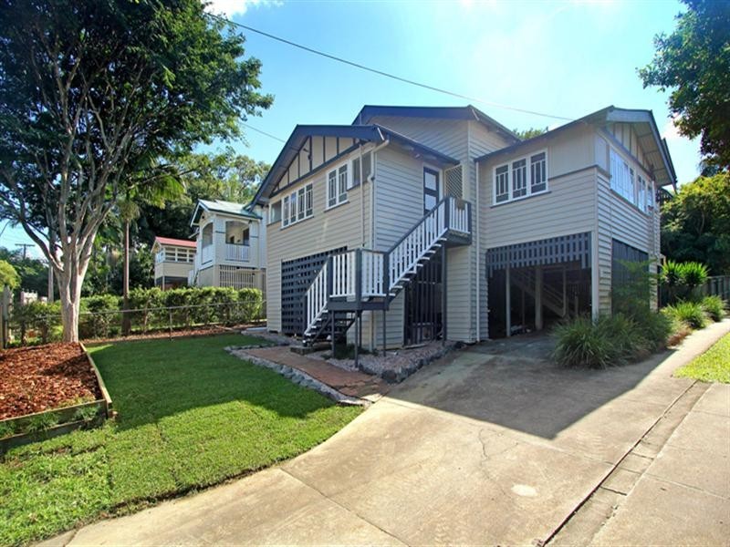 13 Thurlow Street, Newmarket QLD 4051
