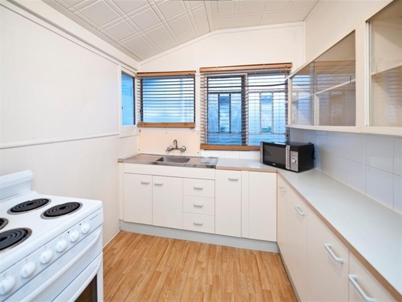 13 Thurlow Street, Newmarket QLD 4051