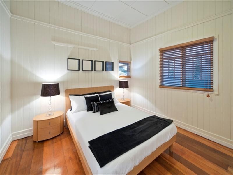 13 Thurlow Street, Newmarket QLD 4051