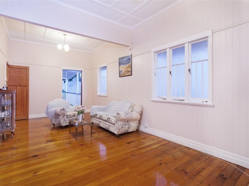 17 Wahroonga Road, Ashgrove QLD 4060