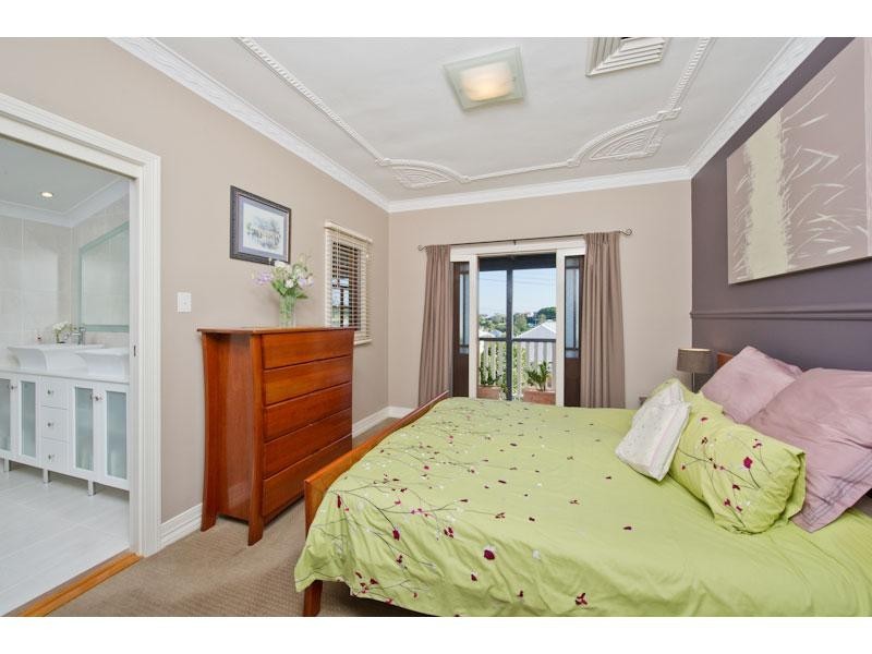 12 O’Connell Place, Red Hill QLD 4059